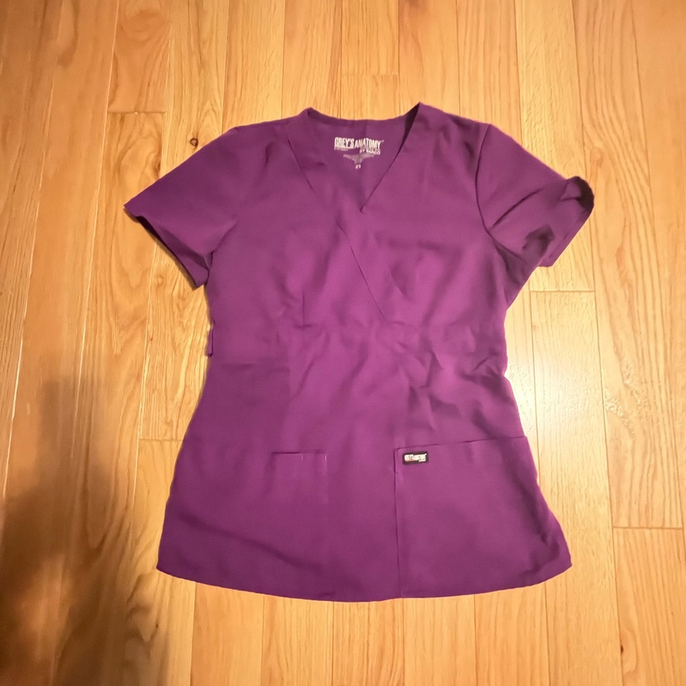 Greys Anatomy Scrub Set - PURPLE RAIN. Top XS. Bottoms XSP.